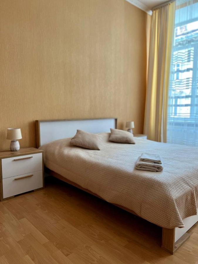 Apartment On Hnatiuka With Parking 리비프 외부 사진