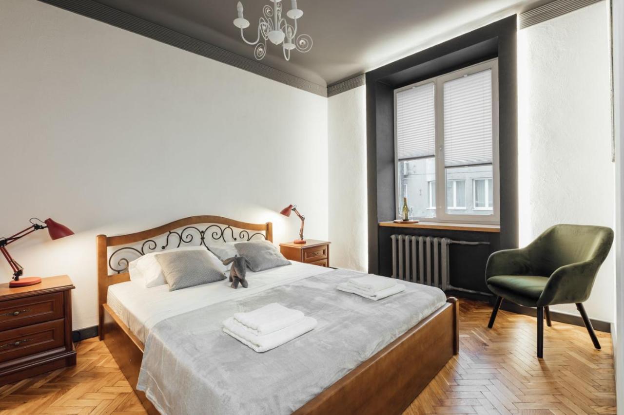 Apartment On Hnatiuka With Parking 리비프 외부 사진